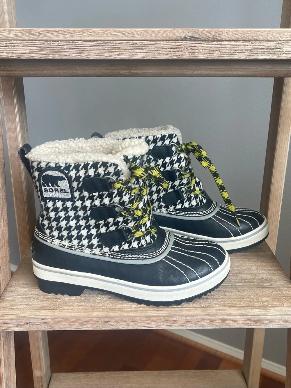 Sorel Duck Boots Women’s Size 6 Black & White Houndstooth Cozy Lined Waterproof